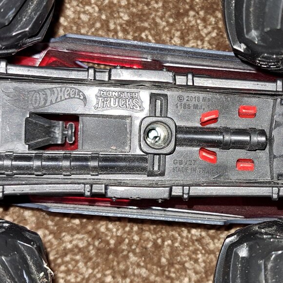 Hot Wheels Mattel 2018 "One Bad Ghoul" Monster Jam Diecast Metal Monster Truck - Picture 6 of 9